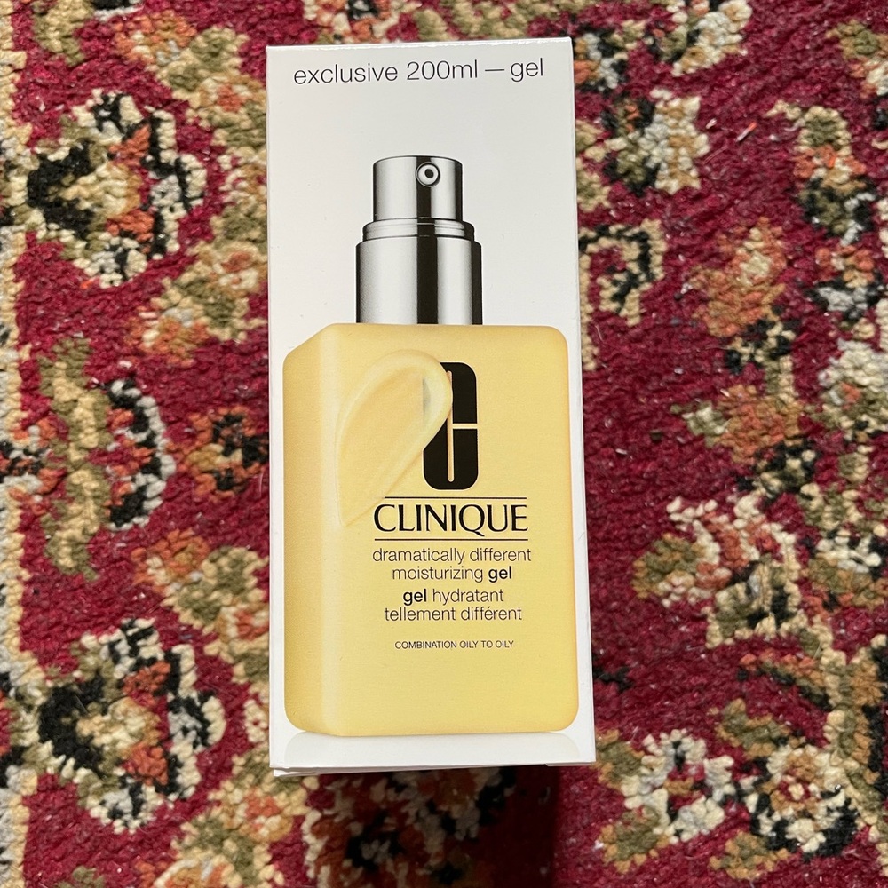 CLINIQUE // dramatically different moisturizing gel